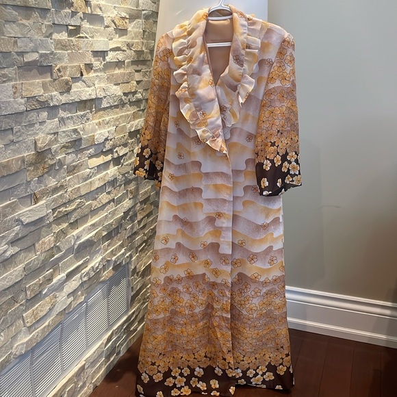 Vintage 1970s House Coat - Picture 1 of 10